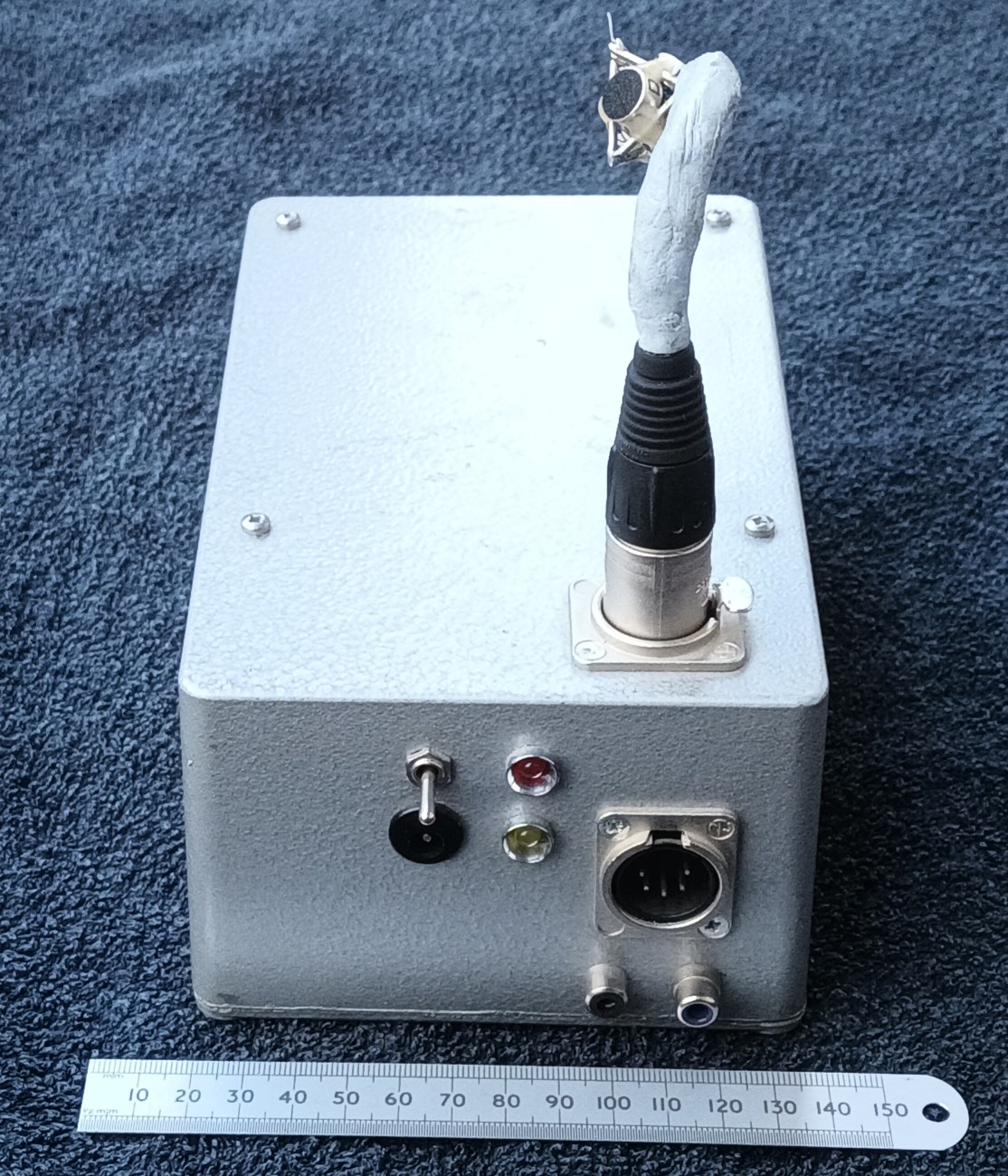 click to enlarge the HJW Electronics Ambisonic
soundfield microphone shown from the end with the connectors on