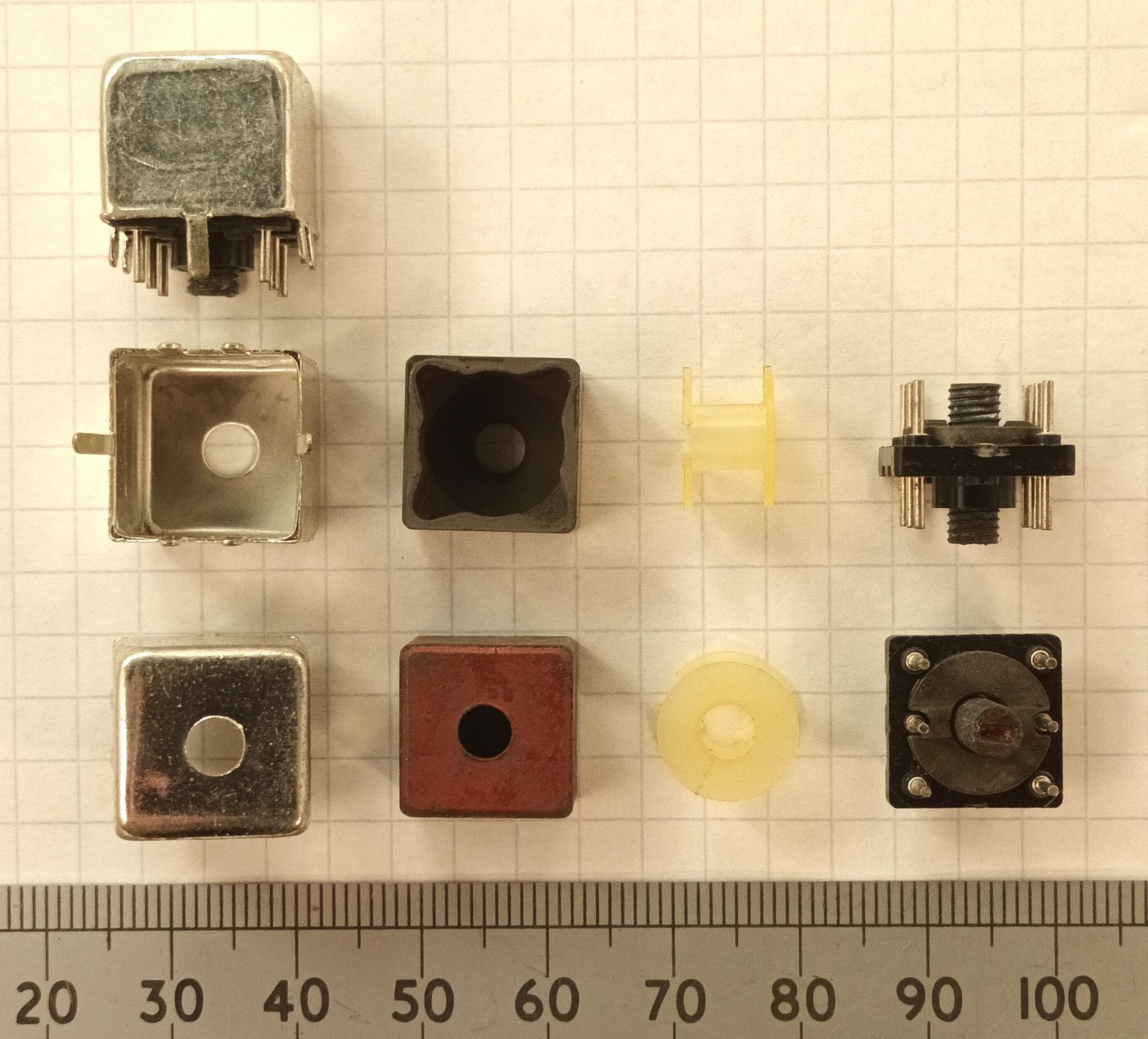 click to enlarge Amidon Shielded Coil Forms
Detail Photograph