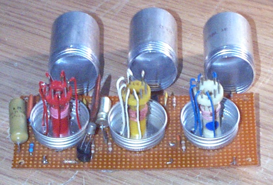 click to enlarge 80 Metre Amature Band Receiver
Made With Three Denco Coils