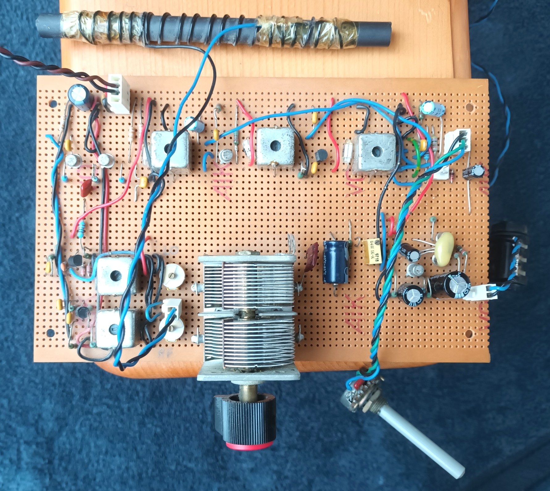 click to enlarge Homemade Superhet AM Radio
Closeup