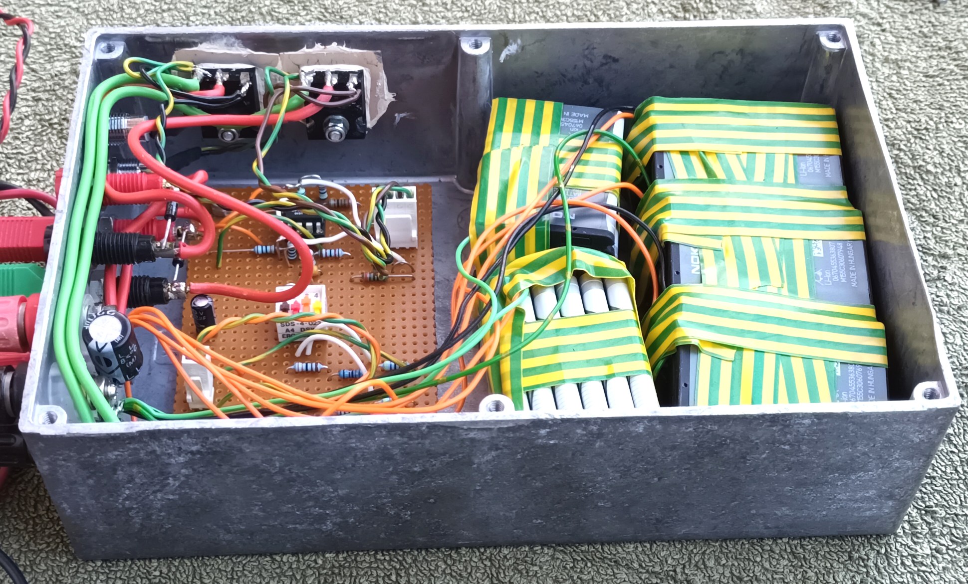 click to enlarge Insides Of The HJW Electronics
12 Volt Solar Charge And Load Controller View Of Power
MOSFETs