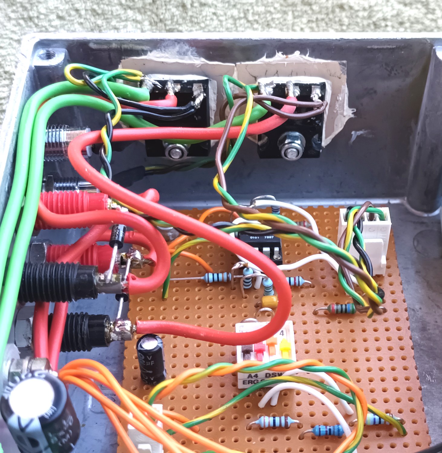 click to enlarge Power MOSFETs Close-Up Used To
Switch Main And Secondary Loads In A 12V Solar Battery Charge
Controller