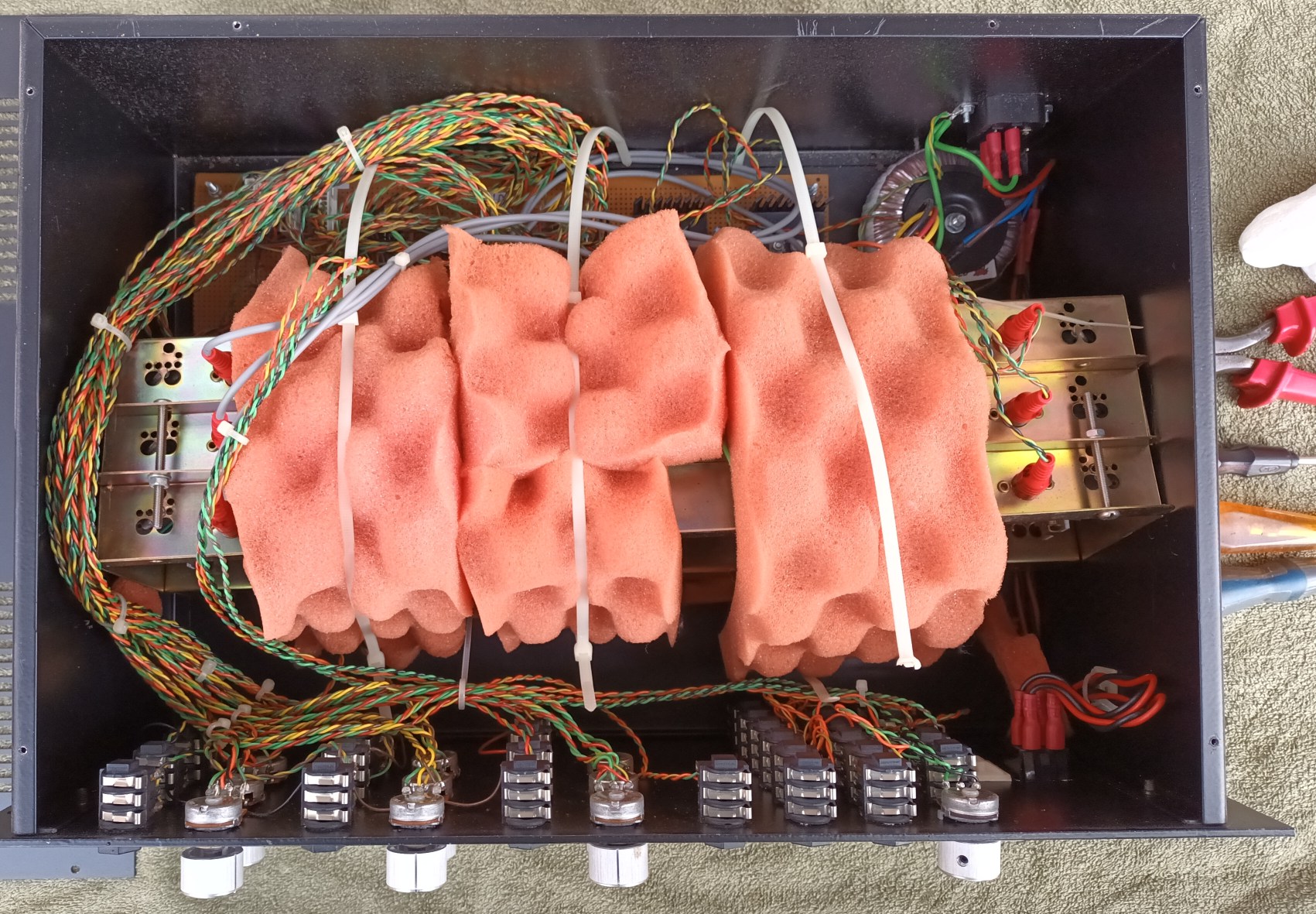 click to enlarge Original Spring Reverberation
Tank Mounting Method