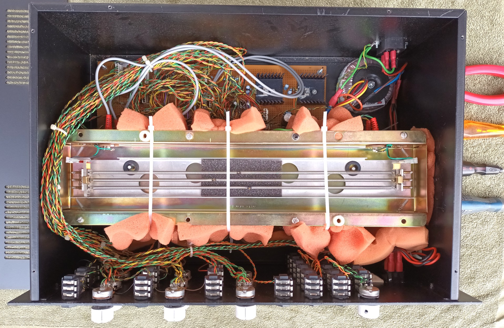 click to enlarge New Foam Padding Spring Tank
Mounting Scheme