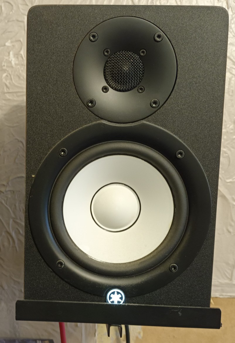 click to enlarge A Yamaha Powered Monitor Speaker
From The Front