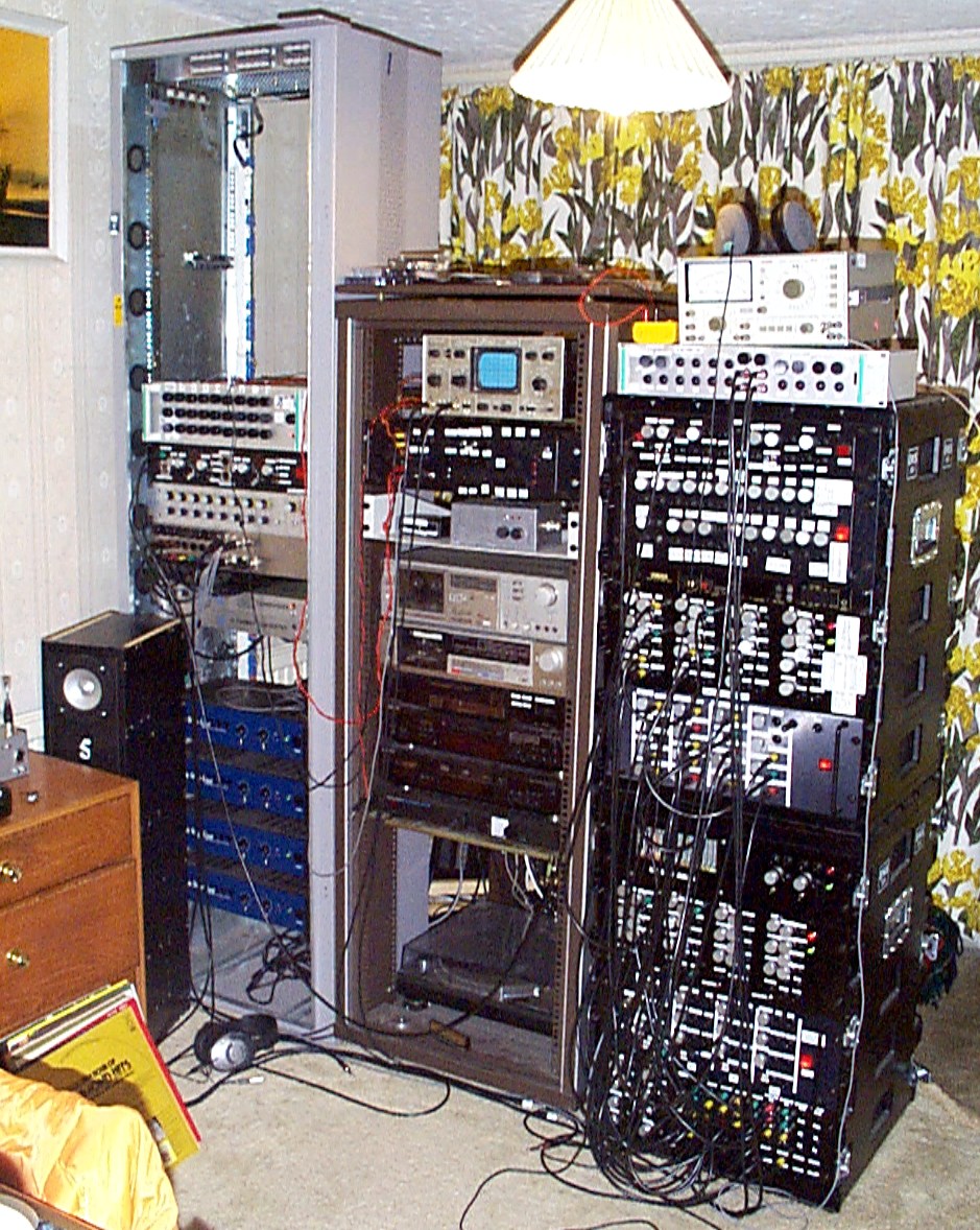 click to enlarge Henry's whole synthesiser
stack circa 2005 in Farnborough